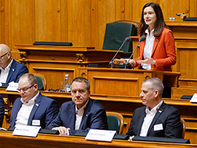 Maja Riniker, der gesamte Vorstand des SZSV sowie ihre Nachfolgerin als Verbandspräsidentin, Isabelle Chappuis. width=280